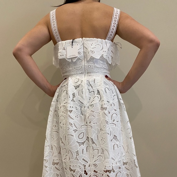 Fancy lace dress - Picture 3 of 12